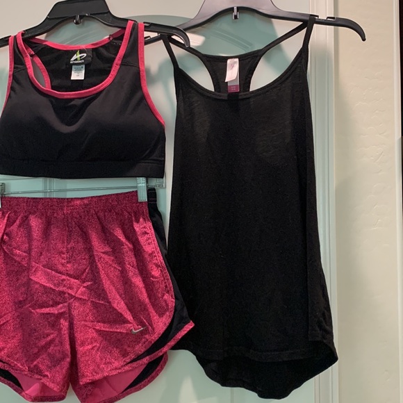 NIKE DRI FIT SIZE SMALL BRAND NEW SUPER CUTE THREE PIECE MATCHING OUTFIT - Picture 4 of 16